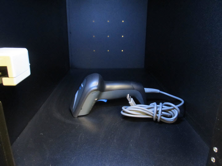 Gryphon-corded-open-door-180